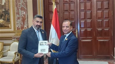 ياسر جلال يتسلم كارنيه عضوية مجلس الشيوخ