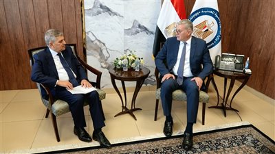 وزير البترول يبحث مع رئيس قناة السويس إقامة محطة لتسييل وتخزين الغاز الطبيعي ببورسعيد لتموين قاطرات الهيئة