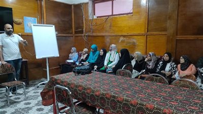 بيطري أسيوط: تنظيم ندوات إرشادية للرائدات الريفيات لنشر ثقافة الوقاية من الأمراض المشتركة 