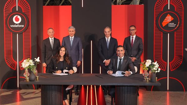 خلال التوقيع