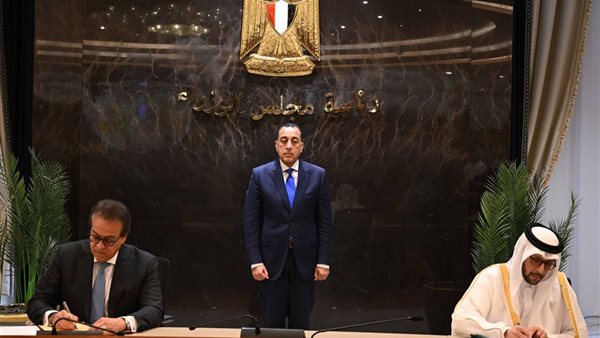 جانب من التوقيع