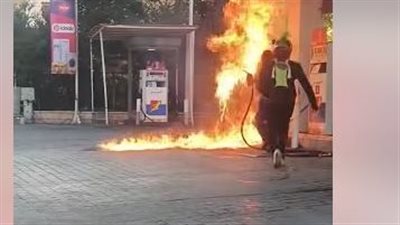 انتقامًا من حبيبته.. عامل مصري يشعل النار في محطة وقود بلبنان | تفاصيل