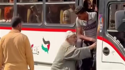 الضرب والإصابة الخطأ ومخالفات مرورية.. 3 تهم تواجه المتسببين في واقعة سقوط عم فوزي من أتوبيس الدقهلية