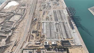 النقل: استمرار أعمال استكمال وتطوير ميناء السخنة لتحويله إلى ميناء محوري عالمي