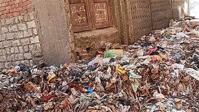 استغاثة عاجلة لمحافظ المنيا.. أهالي حي غرب: إحنا بنموت كل يوم من الزبالة والدخان