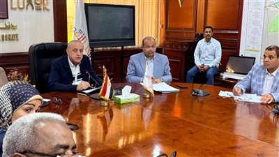 محافظ الأقصر يتابع منظومة التقنين ويوجّه بسرعة إنهاء الملفات المتأخرة