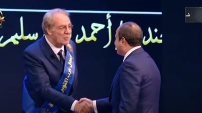 أعادوا العزة لمصر.. تكريم الفنان أحمد فؤاد سليم رفقة أبطال حرب أكتوبر خلال الندوة التثقيفية الـ 42 للقوات المسلحة