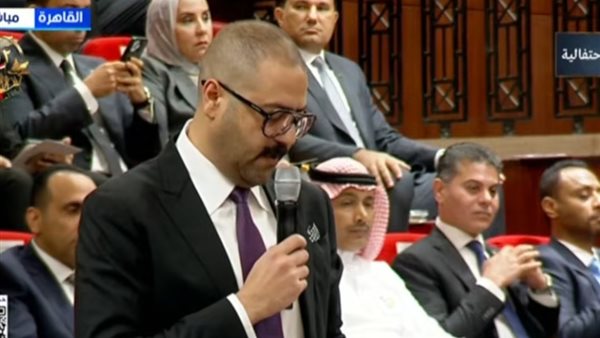  أحمد الباز يؤدي