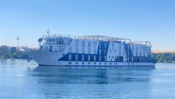 فندق عائم بالأقصر