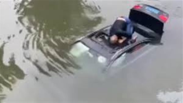 موقف شجاع لشخص ينقذ