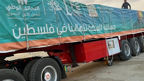 شاحنة تحمل دقيق إلى