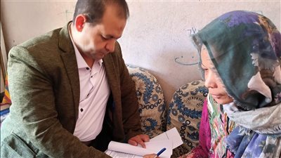 مديرية العمل بالأقصر توفر فرصة عمل لسيدة من ذوي الهمم وتسلم 11 شهادة مزاولة حرفة