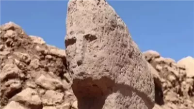 قد يغير نظرتنا للتاريخ الإنساني.. اكتشاف عمود على شكل حرف T بوجه بشري في تركيا