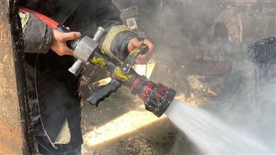 حريق محل بمنطقة الظاهر بالقاهرة.. والحماية المدنية تسيطر