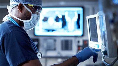 القبض على فني أشعة بمستشفى بالقاهرة لاتهامه بالتحرش بفتاة خلال فحصها