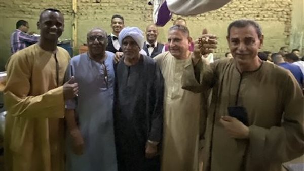 أبو مينا وفرحته مع