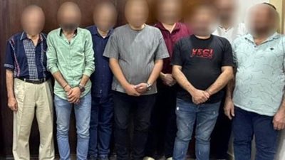 القبض على 8 أشخاص بتهمة احتجاز سيدة وإجبارها على توقيع إيصالات أمانة بالقاهرة