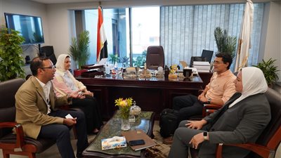 لبحث سبل التعاون.. نائب رئيس جامعة عين شمس تستقبل المدير الإقليمي لفرع الجامعة السويسرية في إسبانيا 