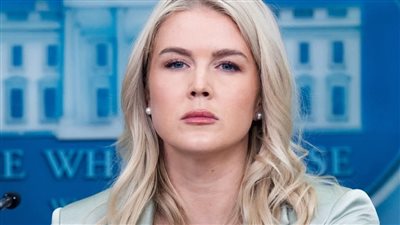 بعد رد «أمك».. سكرتيرة البيت الأبيض تنشر محادثات مع مراسل صحيفة هافينجتون وتتهمه بالإزعاج 