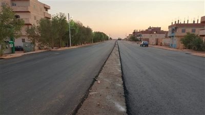 محافظ الوادي الجديد يتابع أعمال تنفيذ مشروعات الرصف والتطوير بالمراكز