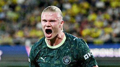 هالاند يُحطّم الأرقام ويتساوى مع رونالدو ويتخطى فان بيرسي وسواريز في ليلة واحدة