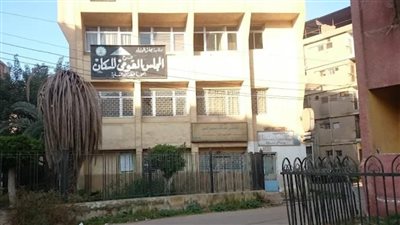 كلاب ضالة داخل المركز الصحي العام بالمنصورة تحاول عقر أحد العاملين.. ومصدر: ليست المرة الأولى