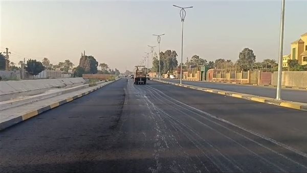 رصف وإنارة طريق المنصورية