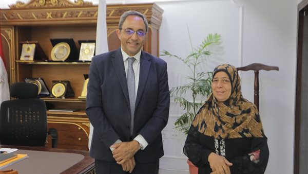 محافظ قنا والسيدة