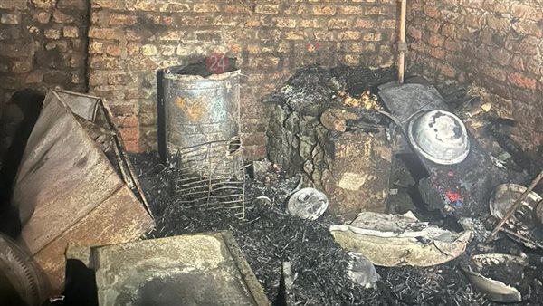 من آثار حريق المنزل