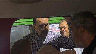 راكب لـ محافظ سوهاج: السواقين بيزودوا علينا 3 جنيه بالليل.. والمحافظ يرد: ياريت الكل يبقى شجاع زيك