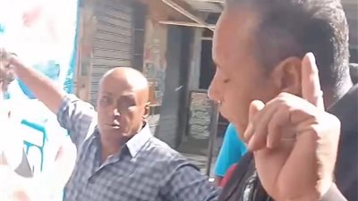 بياخدوا المعدات من داخل المحل.. مواطن يشكو رفع محتويات محله وسخرية موظفي حي بولاق الدكرور منه