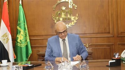 محافظ القليوبية يطمئن على الطلاب المصابين في حادث طريق أبو سمبل.. ويوجه بتقديم الدعم اللازم 