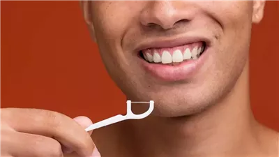 لماذا يصبح اللسان أبيض عند الاستيقاظ؟.. رأي أطباء الأسنان والجهاز الهضمي