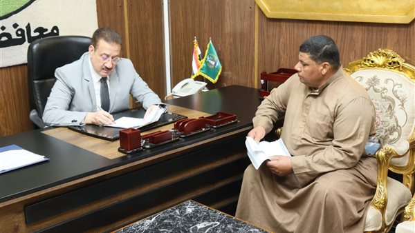 جانب من لقاء محافظ