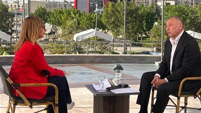 قناة النهار تنشر صورًا من كواليس حوار الكابتن محمود الخطيب مع لميس الحديدي