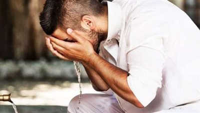 طريقة الوضوء بالترتيب.. استثناء وحيد في الشتاء لا يجوز في الصيف
