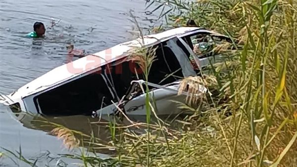 انقلاب ميكروباص داخل