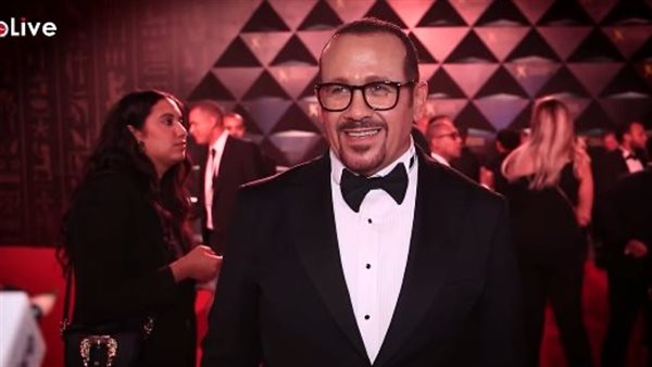 الفنان هشام عباس