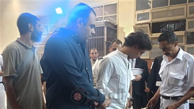 وصول المتهمين في قضية تزوير مستندات رمضان صبحي إلى محكمة جنايات الجيزة