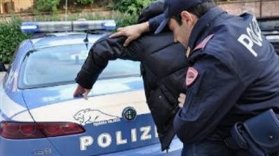 بعد مطاردة مع الشرطة.. القبض على طالب لجوء مصري في إيطاليا وبحوزته كمية من المخدرات