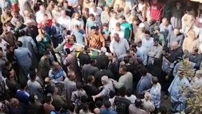 المئات يشيعون جنازة صنايعي الرخام المقتول بخنجر على يد زميله بالمنوفية