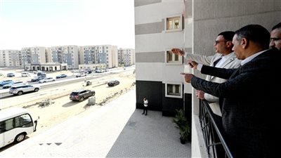 وزير الإسكان يشدد على سرعة تسليم وحدات سكن لكل المصريين بالعبور الجديدة لمستحقيها