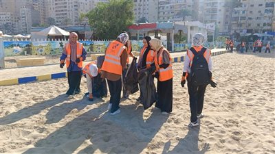  للحفاظ على البيئة البحرية.. 150 متطوعًا ينظفون شاطئ أبطال التحدي المجاني بالإسكندرية