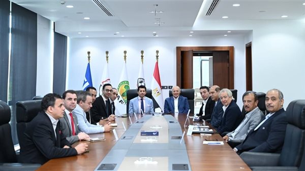 هاني أبو ريدة مع