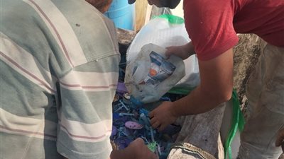 ضبط مخزن مخالف لتجميع النفايات الطبية والصلبة بمحلة دمنة بالدقهلية