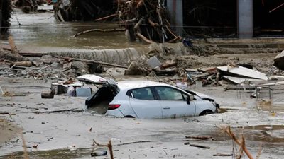 فيديو لرجل يصارع السيول حتى الموت في تركيا يثير تعاطف السوشيال ميديا