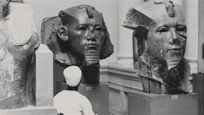 صورة نادرة لرؤوس الملك أمنمحات الثالث تجسد عبقرية الفن المصري القديم