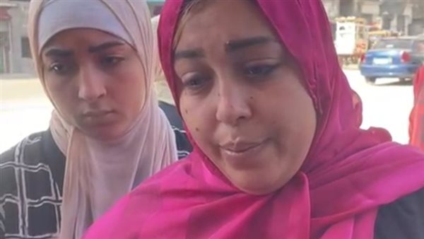 والدة الصغير