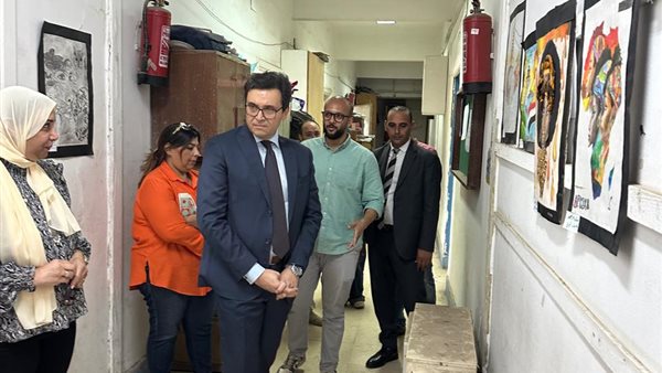 الوزير يتفقد المركز