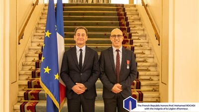 فرنسا تمنح رئيس الجامعة الفرنسية بمصر وسام جوقة الشرف من درجة فارس 